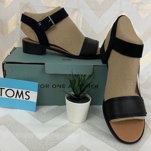 Toms Camilla NWT with box!
